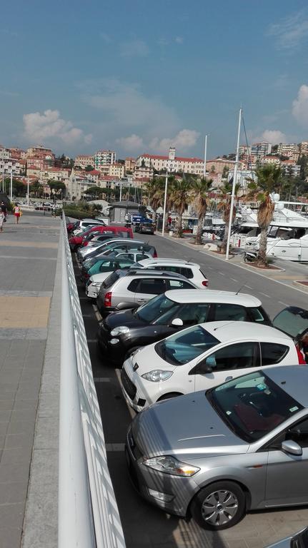 Case Vacanze Borgo Marina אימפריה מראה חיצוני תמונה