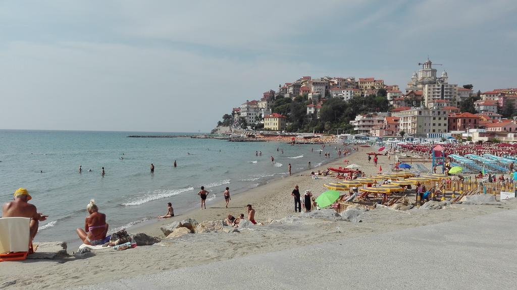 Case Vacanze Borgo Marina אימפריה מראה חיצוני תמונה