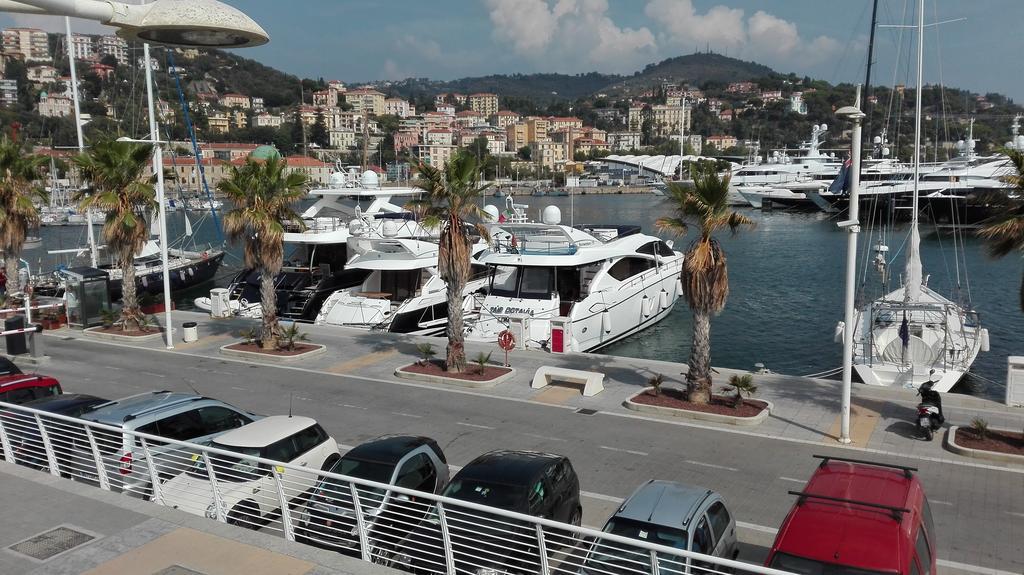 Case Vacanze Borgo Marina אימפריה מראה חיצוני תמונה