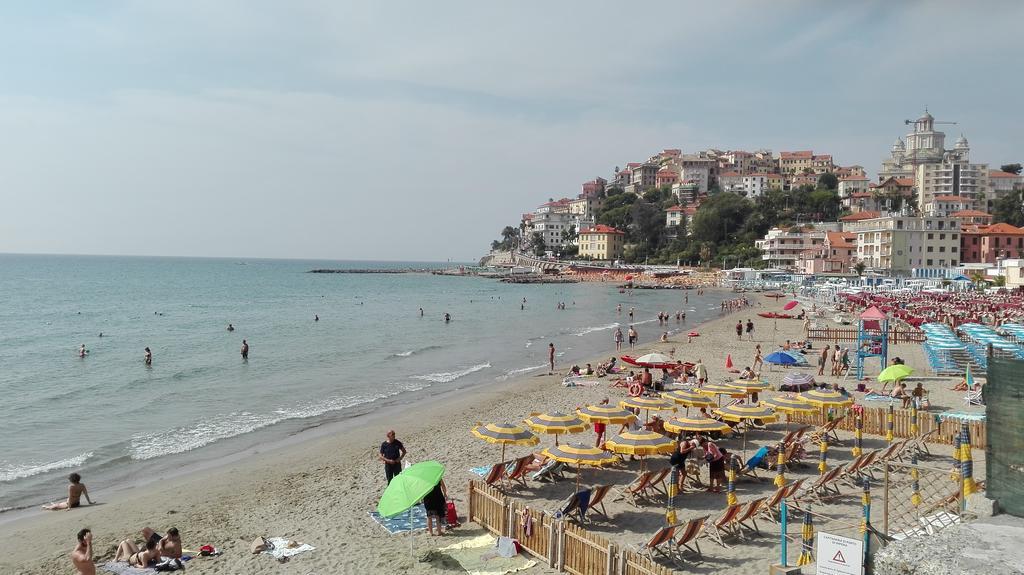 Case Vacanze Borgo Marina אימפריה מראה חיצוני תמונה