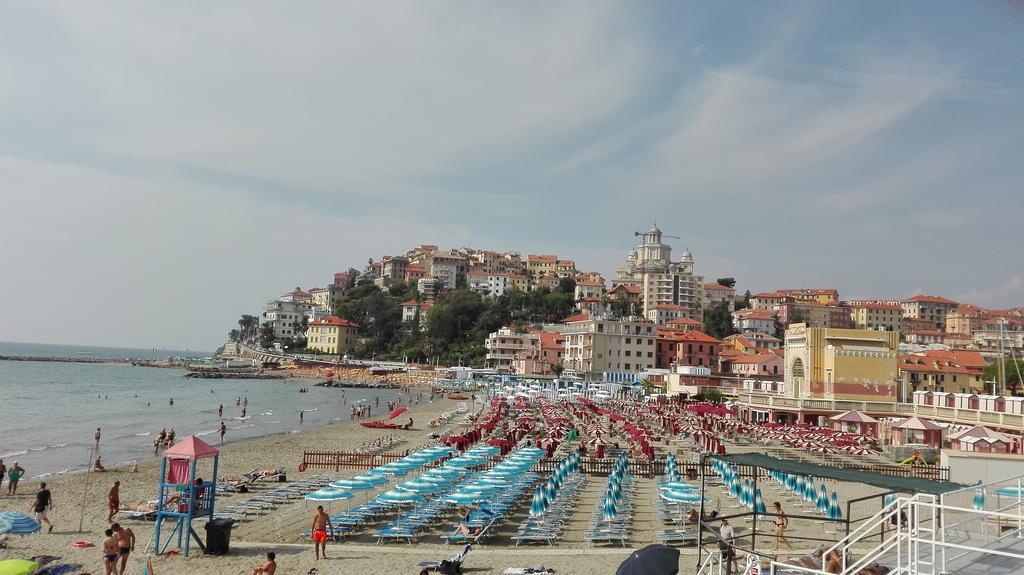 Case Vacanze Borgo Marina אימפריה מראה חיצוני תמונה