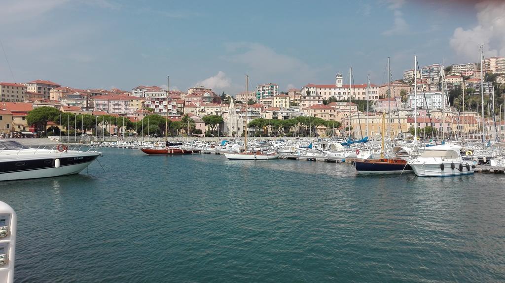 Case Vacanze Borgo Marina אימפריה מראה חיצוני תמונה
