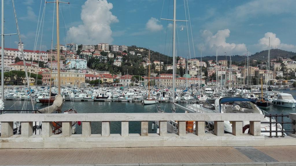 Case Vacanze Borgo Marina אימפריה מראה חיצוני תמונה