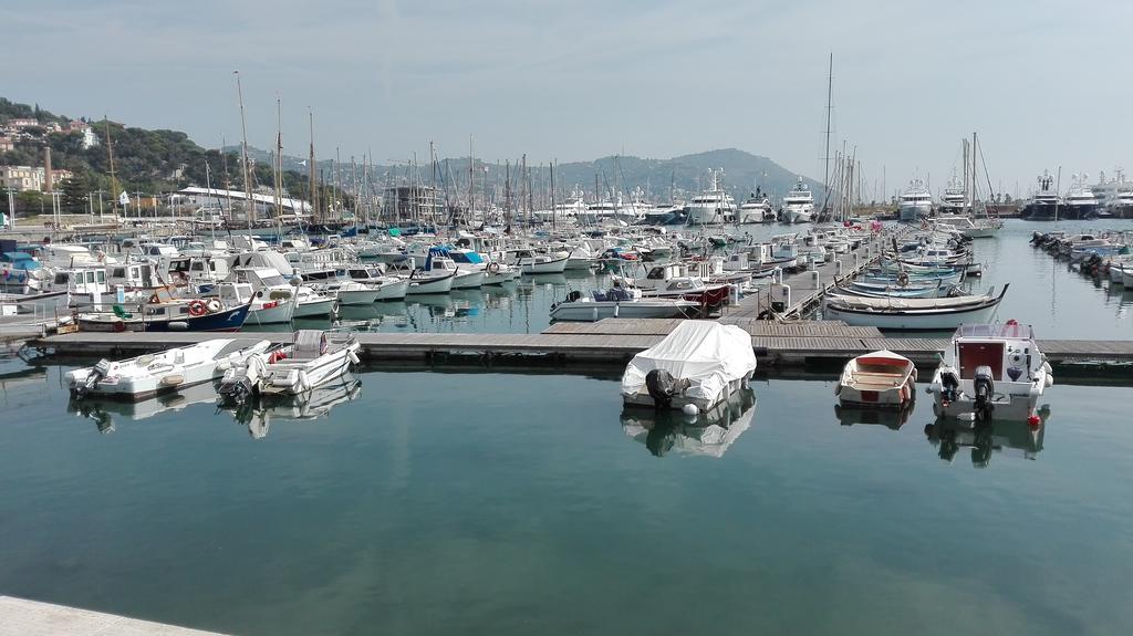 Case Vacanze Borgo Marina אימפריה מראה חיצוני תמונה